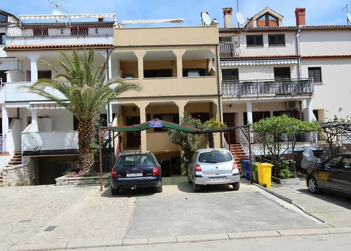 Apartments Lora