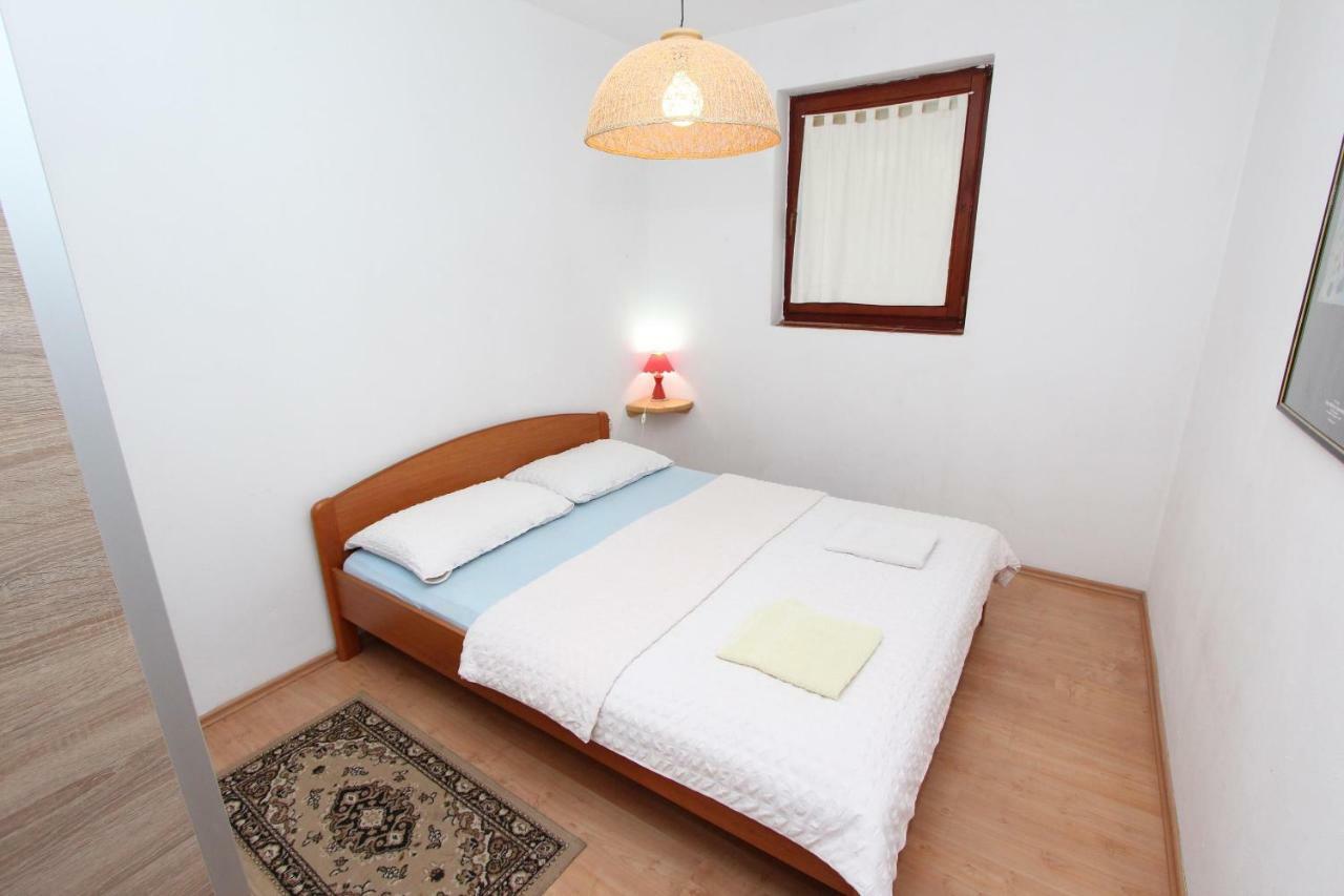 Apartment Lora