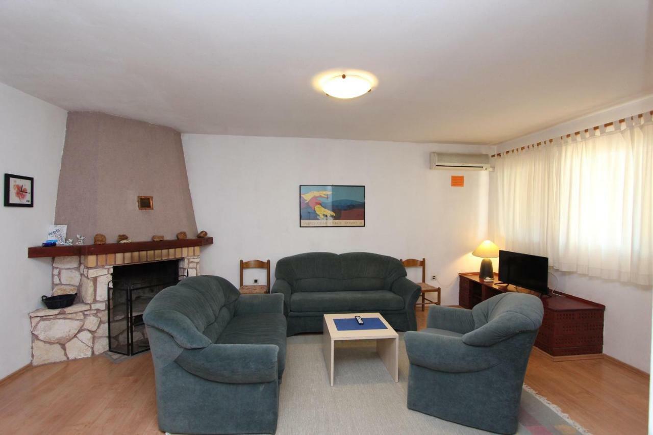 Appartement Lora *